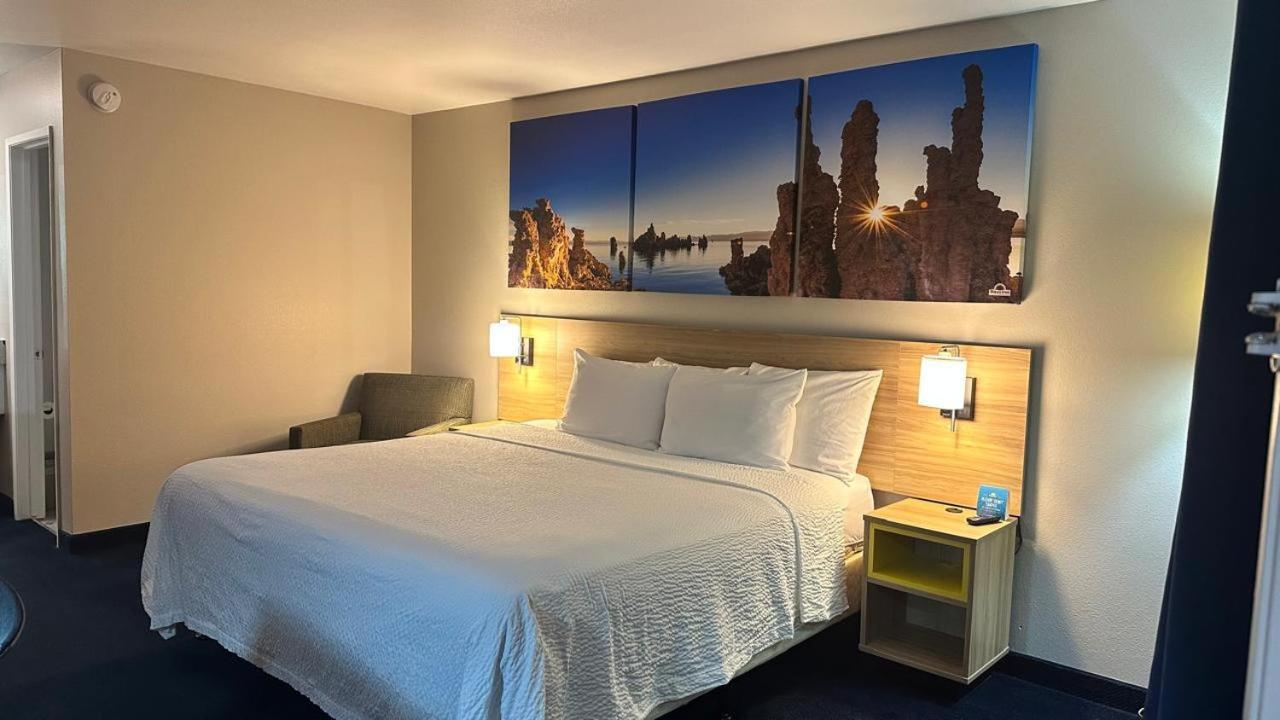 Days Inn By Wyndham Ridgecrest Near China Lake Naval Station Buitenkant foto