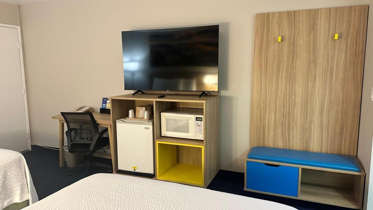 Days Inn By Wyndham Ridgecrest Near China Lake Naval Station Buitenkant foto
