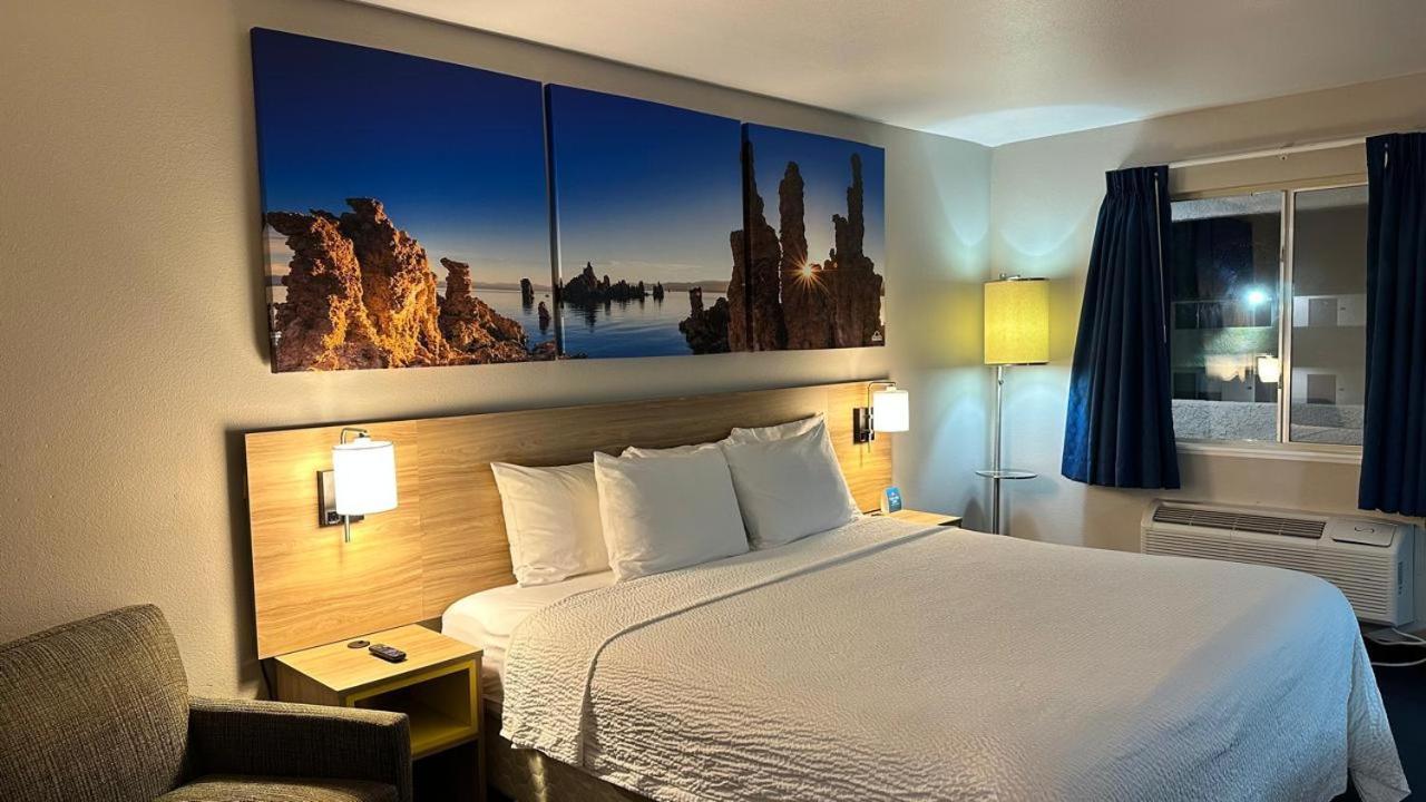 Days Inn By Wyndham Ridgecrest Near China Lake Naval Station Buitenkant foto