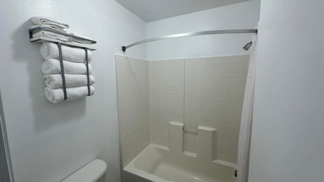 Days Inn By Wyndham Ridgecrest Near China Lake Naval Station Buitenkant foto